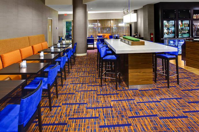 Imagen del bar/restaurante del Hotel Courtyard By Marriott Atlanta Buckhead. Foto 8