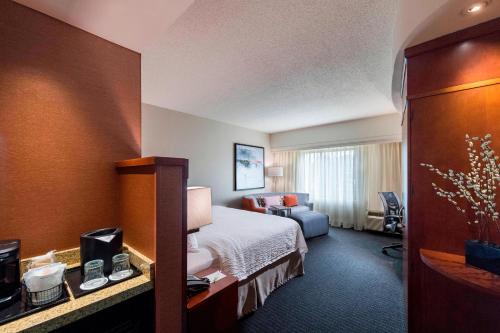 Imagen de la habitación del Hotel Courtyard By Marriott Atlanta Buford Mall Of Georgia. Foto 14