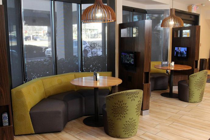 Imagen de los interiores del Hotel Courtyard By Marriott Atlanta Northlake. Foto 8