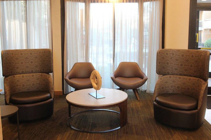 Imagen de los interiores del Hotel Courtyard By Marriott Atlanta Northlake. Foto 9