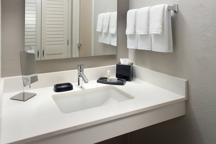 Imagen de la habitación del Hotel Courtyard By Marriott Atlanta Perimeter Center. Foto 8