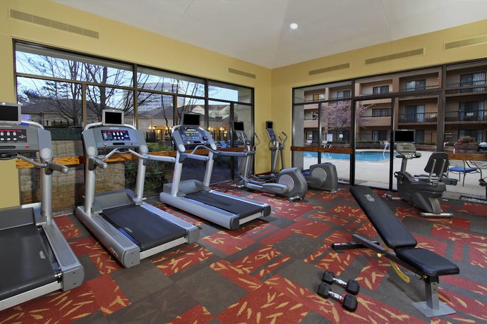Imagen de los interiores del Hotel Courtyard By Marriott Atlanta Perimeter Center. Foto 16
