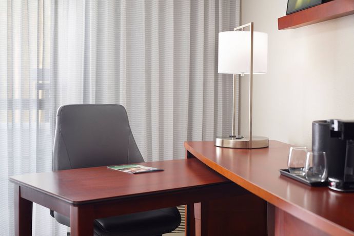 Imagen de la habitación del Hotel Courtyard By Marriott Atlanta Perimeter Center. Foto 11