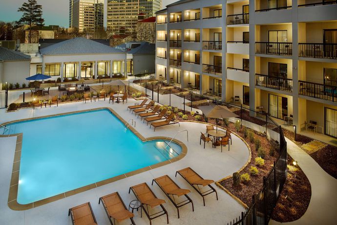 Imagen de la piscina del Hotel Courtyard By Marriott Atlanta Perimeter Center. Foto 20
