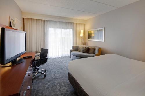 Imagen de la habitación del Hotel Courtyard By Marriott Atlanta Windy Hill/ballpark. Foto 12
