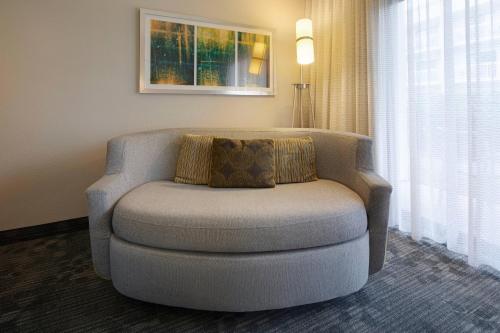 Imagen de la habitación del Hotel Courtyard By Marriott Atlanta Windy Hill/ballpark. Foto 18