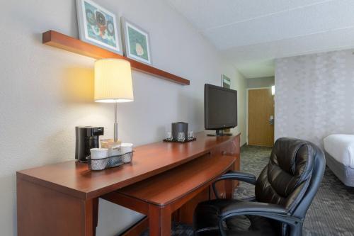 Imagen de la habitación del Hotel Courtyard By Marriott Atlanta Windy Hill/ballpark. Foto 19