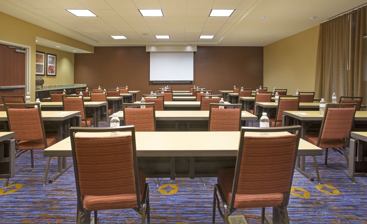 Imagen de los interiores del Hotel Courtyard By Marriott Austin Airport. Foto 15