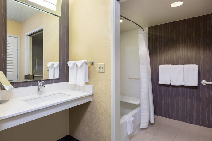 Imagen de la habitación del Hotel Courtyard By Marriott Austin The Domain Area. Foto 8