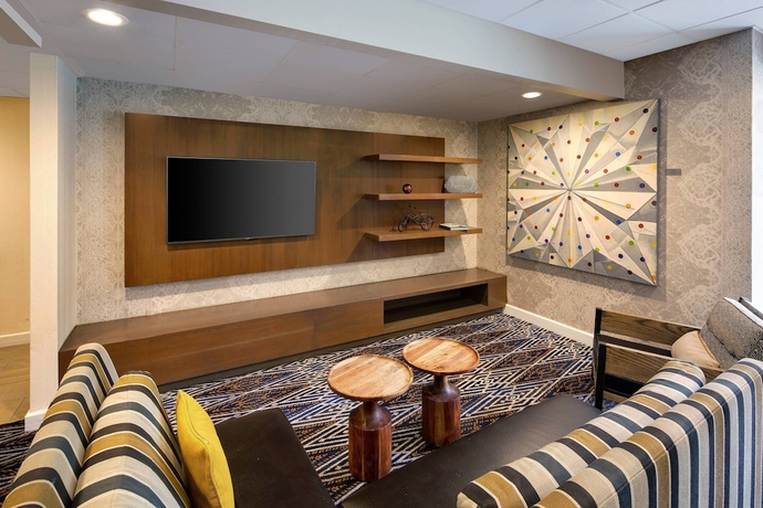 Imagen de los interiores del Hotel Courtyard By Marriott Austin-university Area. Foto 15