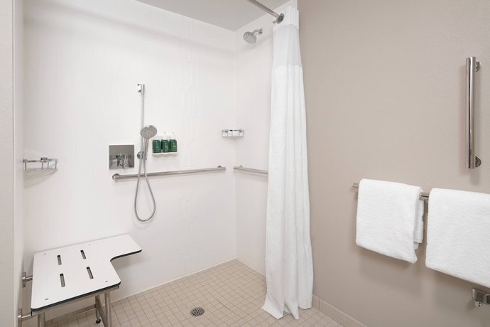 Imagen de la habitación del Hotel Courtyard By Marriott Bakersfield. Foto 10