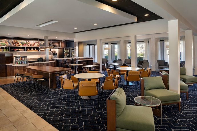 Imagen de los interiores del Hotel Courtyard By Marriott Bakersfield. Foto 19