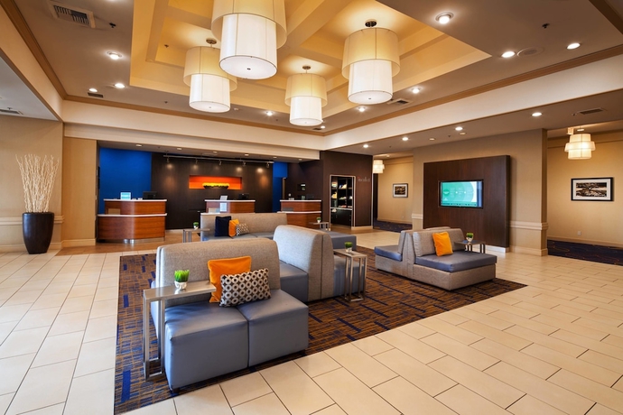 Imagen de los interiores del Hotel Courtyard By Marriott Baldwin Park. Foto 17