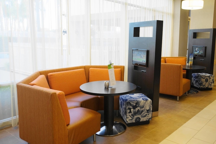 Imagen del bar/restaurante del Hotel Courtyard By Marriott Baldwin Park. Foto 5