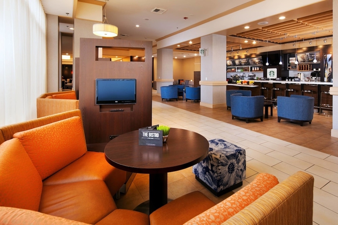 Imagen del bar/restaurante del Hotel Courtyard By Marriott Baldwin Park. Foto 6