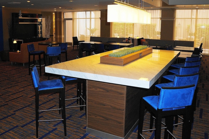 Imagen del bar/restaurante del Hotel Courtyard By Marriott Baldwin Park. Foto 7