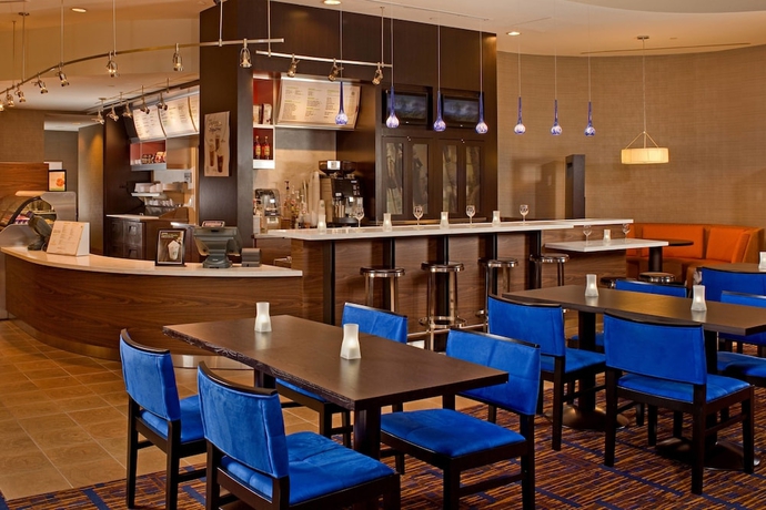 Imagen del bar/restaurante del Hotel Courtyard By Marriott Baltimore Downtown/inner Harbor. Foto 10
