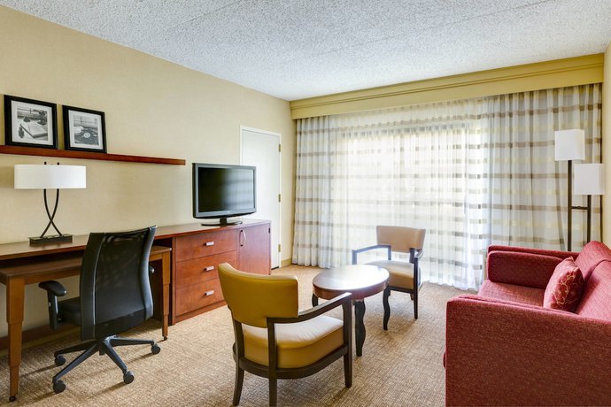 Imagen de la habitación del Hotel Courtyard By Marriott Baltimore Hunt Valley. Foto 5