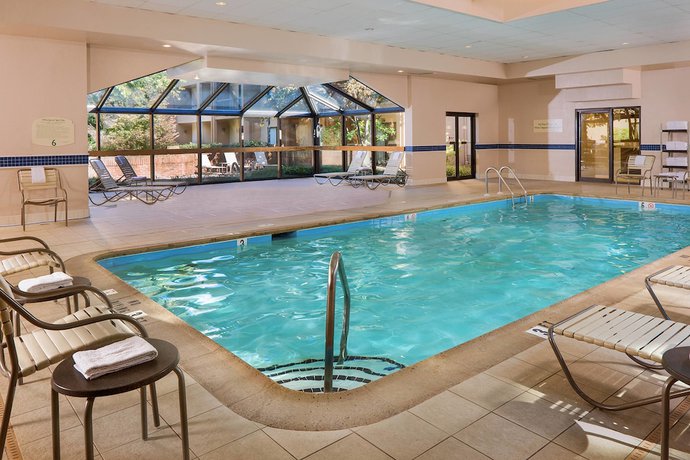 Imagen de la piscina del Hotel Courtyard By Marriott Baltimore Hunt Valley. Foto 17