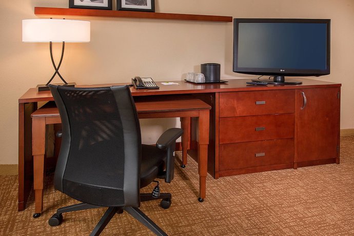 Imagen de la habitación del Hotel Courtyard By Marriott Baltimore Hunt Valley. Foto 8