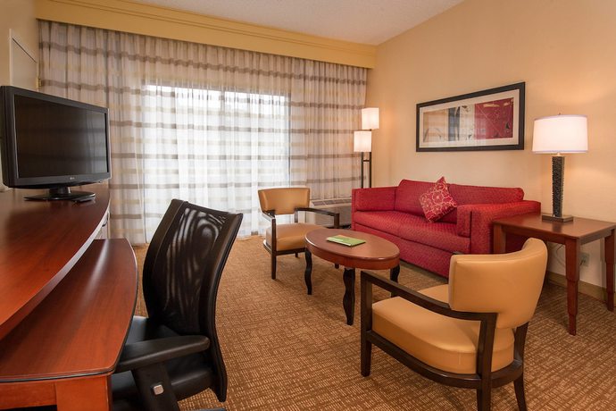 Imagen de la habitación del Hotel Courtyard By Marriott Baltimore Hunt Valley. Foto 12