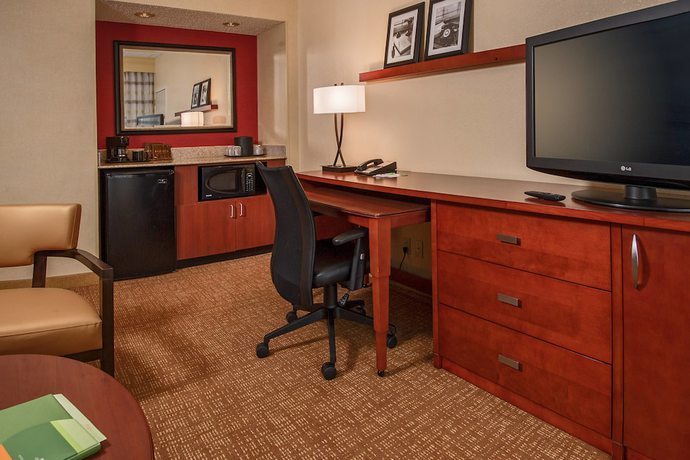Imagen de la habitación del Hotel Courtyard By Marriott Baltimore Hunt Valley. Foto 13