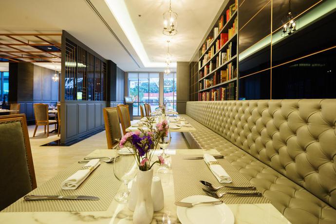 Imagen del bar/restaurante del Hotel Courtyard By Marriott Bangkok Sukhumvit 20. Foto 3
