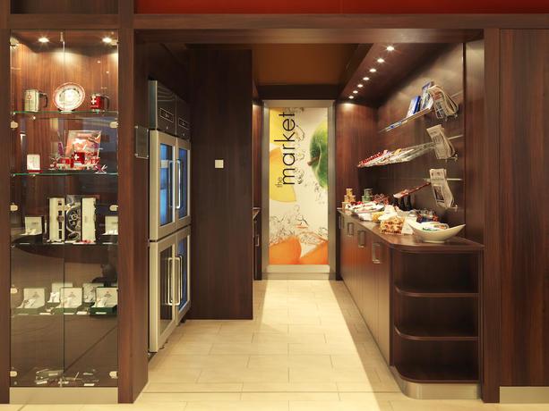 Imagen de los interiores del Hotel Courtyard By Marriott Basel. Foto 13