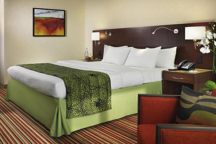 Imagen de la habitación del Hotel Courtyard By Marriott Basel. Foto 8