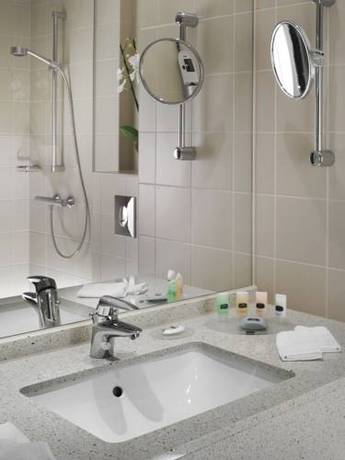 Imagen de los interiores del Hotel Courtyard By Marriott Basel. Foto 14