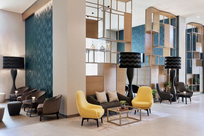 Imagen de los interiores del Hotel Courtyard By Marriott Batumi. Foto 12