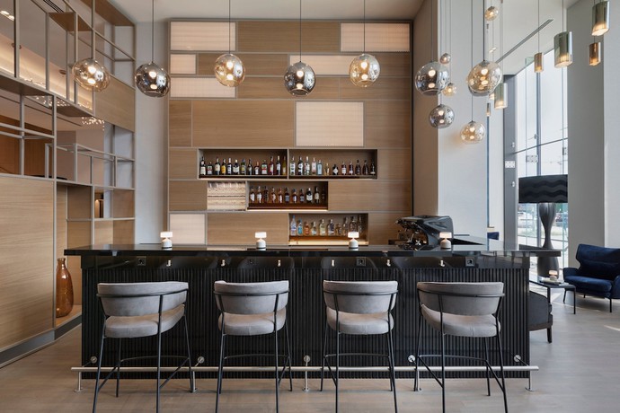 Imagen de los interiores del Hotel Courtyard By Marriott Batumi. Foto 13