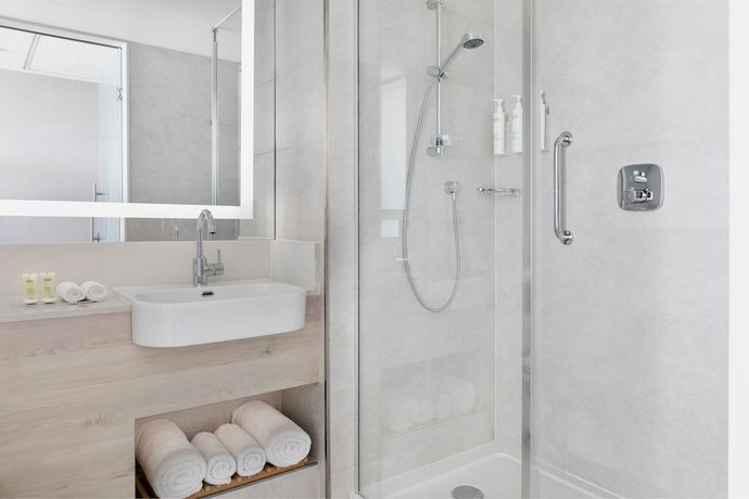 Imagen de la habitación del Hotel Courtyard By Marriott Batumi. Foto 7