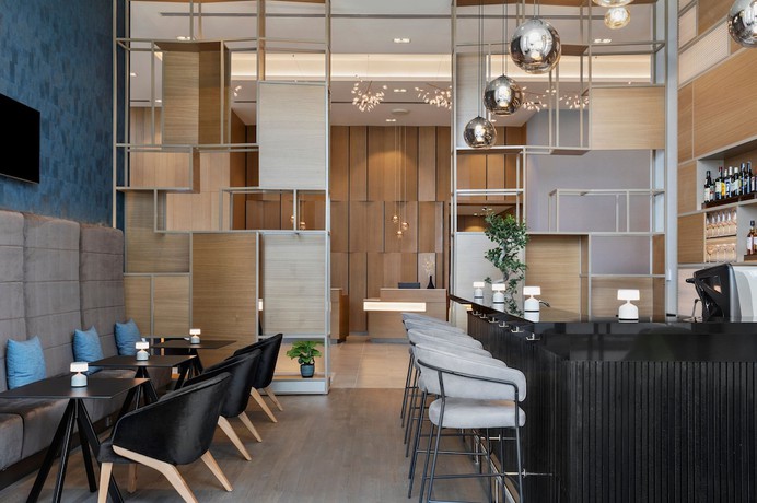 Imagen de los interiores del Hotel Courtyard By Marriott Batumi. Foto 19