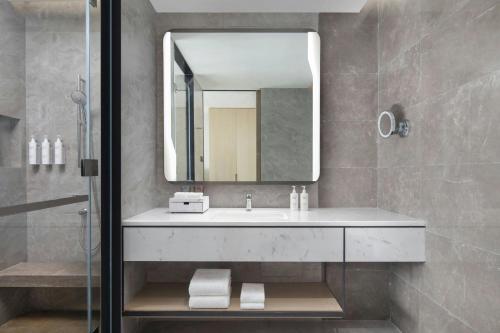 Imagen de la habitación del Hotel Courtyard By Marriott Beijing Changping. Foto 11