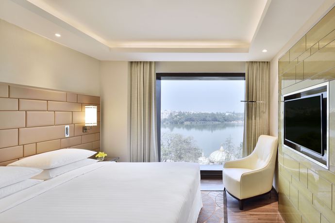 Imagen de la habitación del Hotel Courtyard By Marriott Bengaluru Hebbal. Foto 10