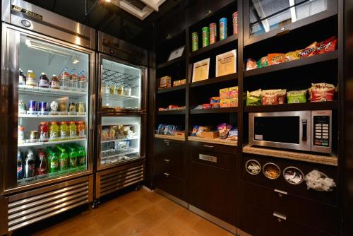 Imagen de los interiores del Hotel Courtyard By Marriott Bentonville. Foto 11