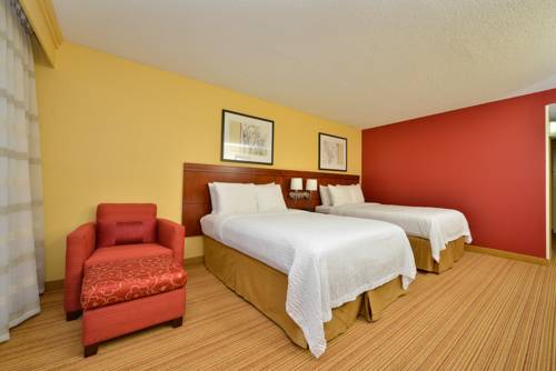 Imagen de la habitación del Hotel Courtyard By Marriott Bentonville. Foto 8