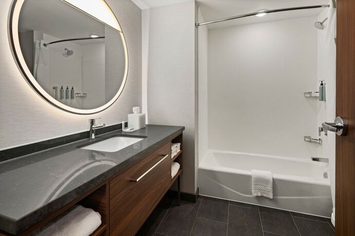 Imagen de la habitación del Hotel Courtyard By Marriott Bettendorf. Foto 20