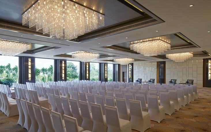 Imagen de los interiores del Hotel Courtyard By Marriott Bilaspur. Foto 11