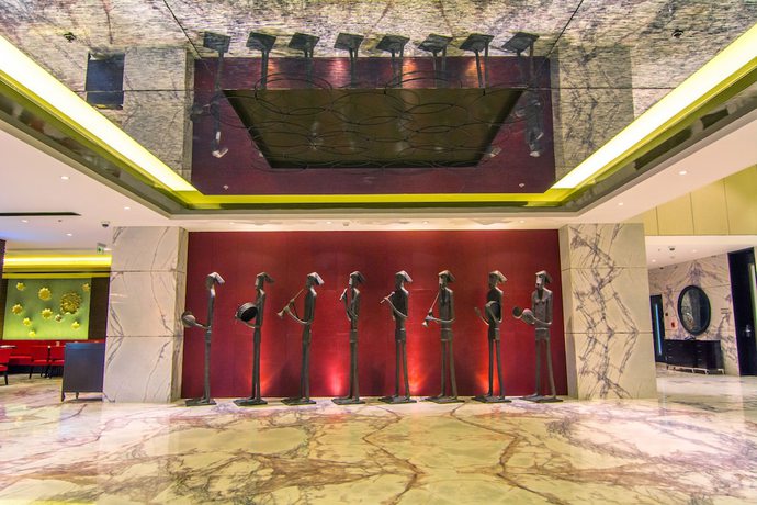 Imagen de los interiores del Hotel Courtyard By Marriott Bilaspur. Foto 12