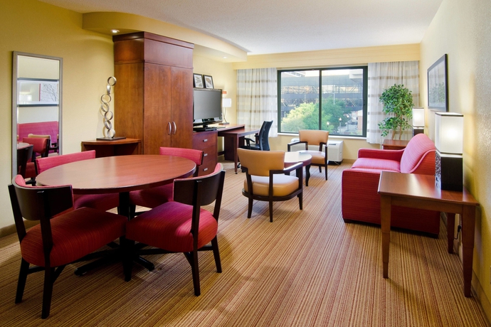 Imagen de la habitación del Hotel Courtyard By Marriott Birmingham Downtown At Uab. Foto 9