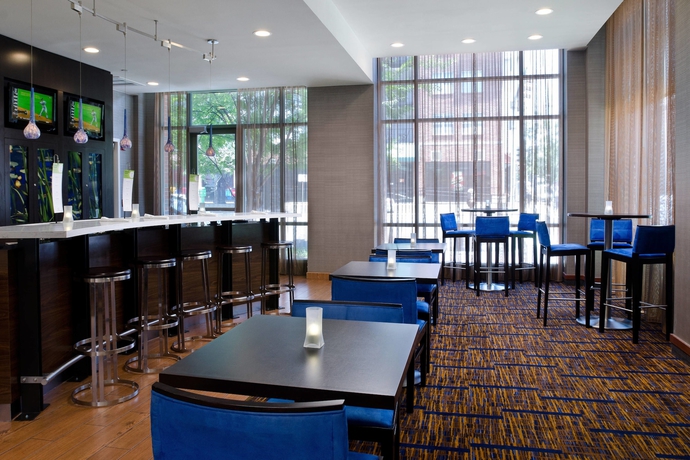 Imagen del bar/restaurante del Hotel Courtyard By Marriott Birmingham Downtown At Uab. Foto 5