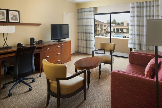 Imagen de la habitación del Hotel Courtyard By Marriott Birmingham Hoover. Foto 3