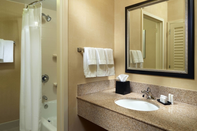 Imagen de la habitación del Hotel Courtyard By Marriott Birmingham Hoover. Foto 10