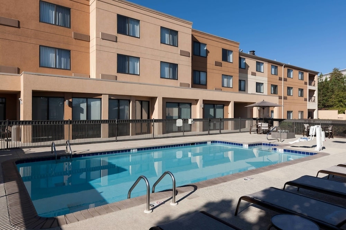 Imagen de la piscina del Hotel Courtyard By Marriott Birmingham Trussville. Foto 18