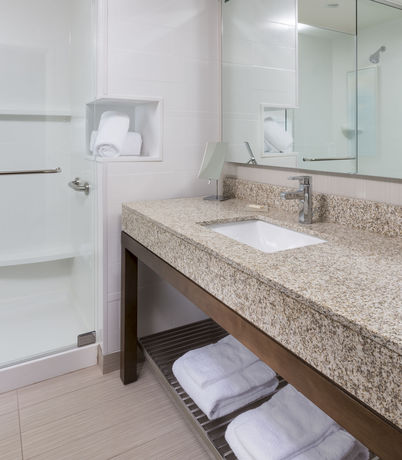 Imagen de los interiores del Hotel Courtyard By Marriott Bismarck North. Foto 11
