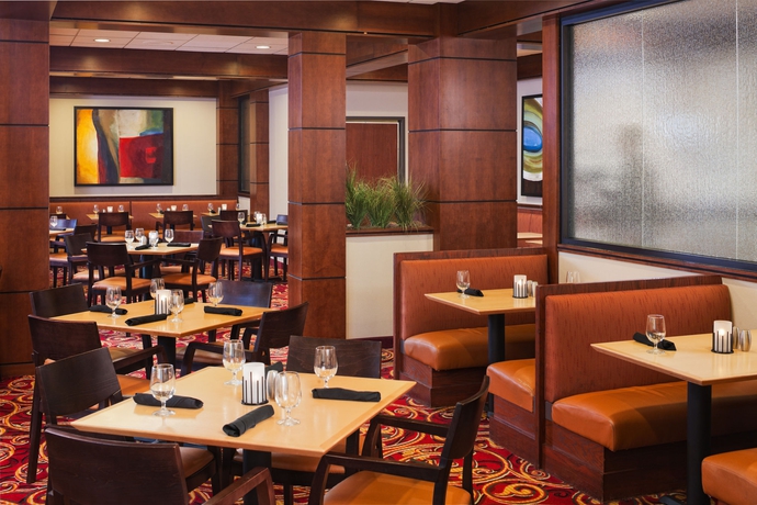 Imagen del bar/restaurante del Hotel Courtyard By Marriott Bloomington By Mall Of America. Foto 4