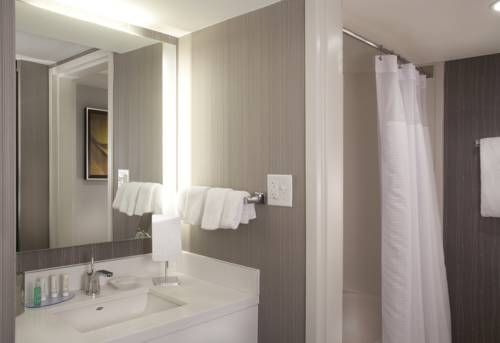 Imagen de la habitación del Hotel Courtyard By Marriott Bloomington. Foto 4