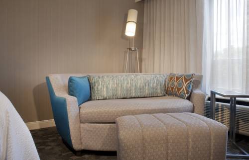 Imagen de la habitación del Hotel Courtyard By Marriott Bloomington. Foto 7